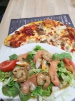 Pizza La Calzone food