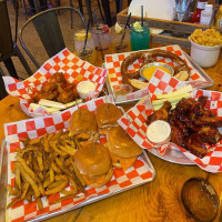 Old Crow Smokehouse - Lakeview food