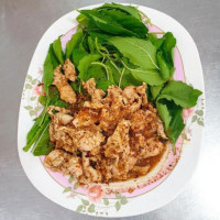 Jay Noi Kratoke food