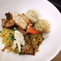 Sawang Bami Kam Pu (si Phraya) food