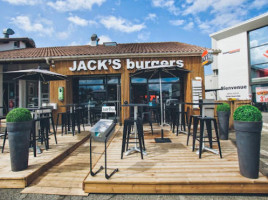 Jack's Burgers outside