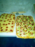 Valerios Pizza food