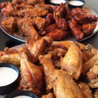 Pluckers Wing Bar food