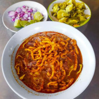 Khao Soi Mae Manee food
