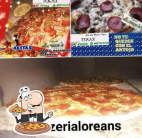 Pizzería Lorean's food