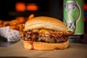 Smitty's Garage Burger And Beer food