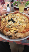 Le Saint Julien restaurant-pizzeria food