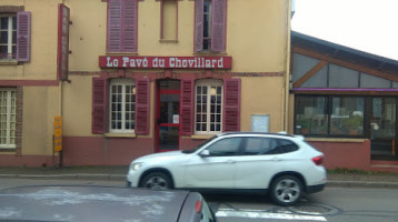 Le Pave Du Chevillard outside