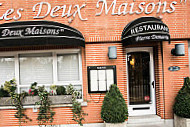 Les Deux Maisons outside