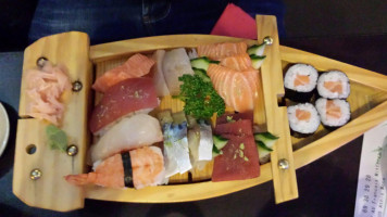 Oishi Sushi food