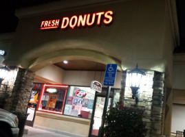 Fresh Donuts outside
