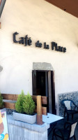 Cafe De La Place outside