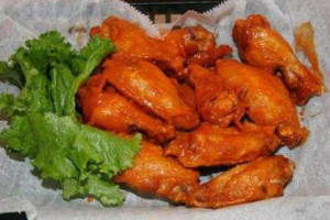 Snazzy's Hot Wings Sassy Things food