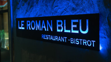 Le Roman Bleu inside