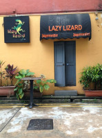 Lazy Lizard outside