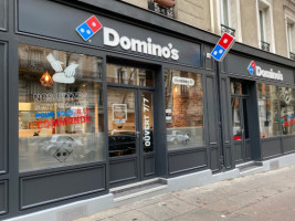Domino's Pizza Pace outside
