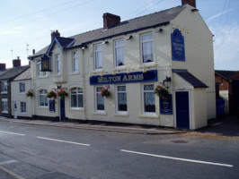 Milton Public House outside