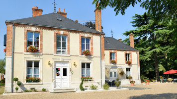 Hotel la Villa des Bordes outside