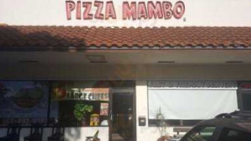 Pizza Mambo outside