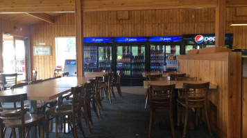 Cafe Mount Robson inside