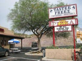 Sundance Pizza And Tastee Ice Cream inside