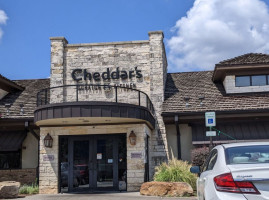 Cheddar's Scratch Kitchen outside