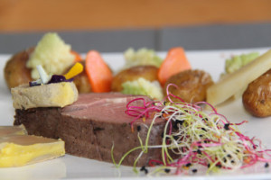Au Pré Des étoiles food
