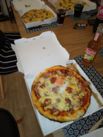 Pizza Paton food