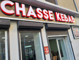 Chasse Kebab outside