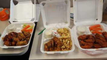 Hot Wings Cafe food
