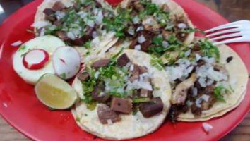 Los Guachos Taqueria food