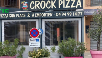 Crock Pizza Callian outside