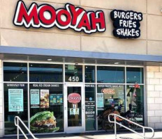 Mooyah Burgers, Fries Shakes outside