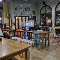 El Cafe De Palafolls inside