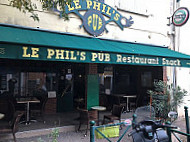 Phil's Pub inside