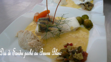 Les Coutumes food