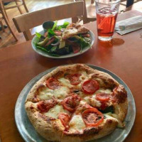 Zellas Pizzeria food