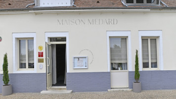 Maison Médard outside