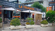 Pizza du Trianon outside