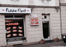 Pizza Flash outside