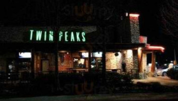 Twin Peaks Irving outside