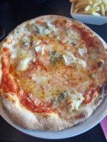 Une Pizza a la Mer food