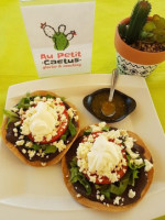 Au Petit Cactus food