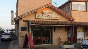 Il Catanese outside