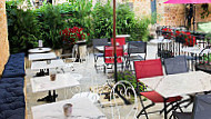 Restaurant Hibiscus: Tapas, Boissons Fraiches, Et Bar A Vin inside