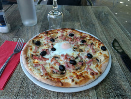 Les Ii Muriers Pizzeria food