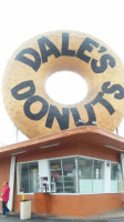 Dale's Donuts outside