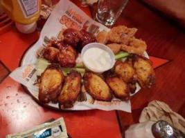 Hooters food