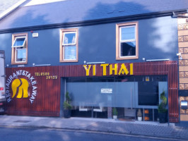 Yi Thai outside