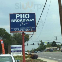Pho Broadway outside